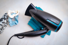 Cargar imagen en el visor de la galería, Secador de Pelo Compacto con 2 Niveles Iones HC 25 Edición Limitada CATALOGO