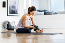 Cargar imagen en el visor de la galería, Pistola Masajes Portatil Bateria Recargable Beurer Mg 99