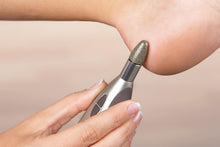 Cargar imagen en el visor de la galería, Set de Manicura y Pedicura de Beurer MP 60