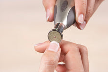 Cargar imagen en el visor de la galería, Set de Manicura y Pedicura de Beurer MP 60